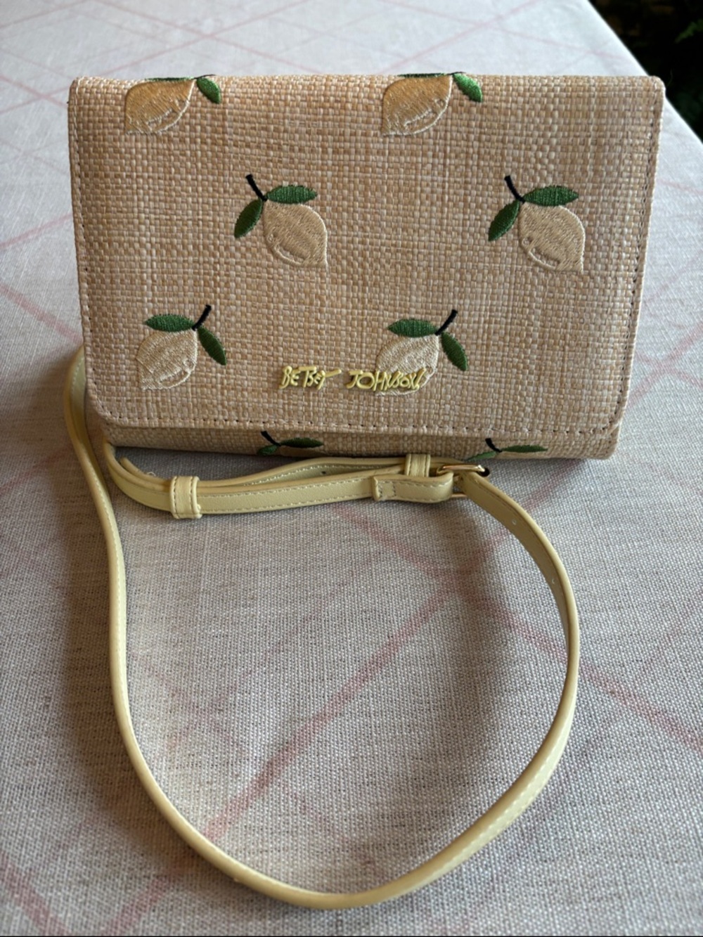 🍋Betsey Johnson Cream Lemon Motif Crossbody Bag 🍋